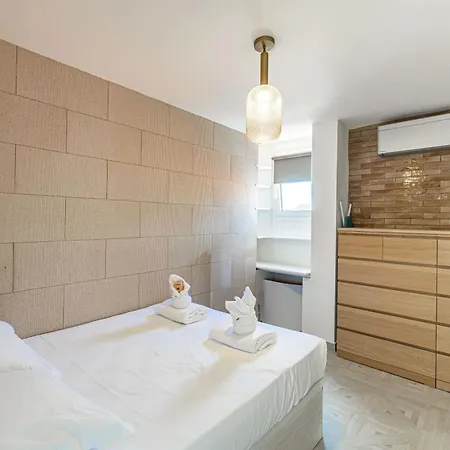 Daire Magnificient 2 Bedroom Flat Sea View - - Centre Antibes