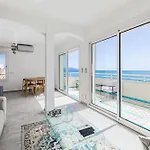 Magnificient 2 Bedroom Flat Sea View - - Centre *