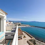 Apartmán Magnificient 2 Bedroom Flat Sea View - - Centre *