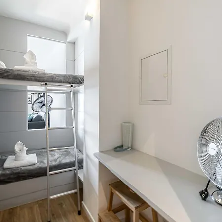 Daire Magnificient 2 Bedroom Flat Sea View - - Centre Antibes