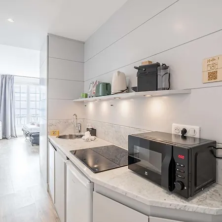 Daire Magnificient 2 Bedroom Flat Sea View - - Centre Antibes