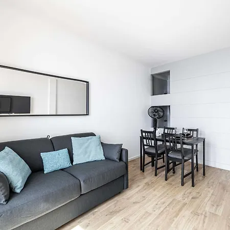 Daire Magnificient 2 Bedroom Flat Sea View - - Centre Antibes