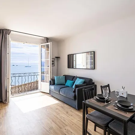 Magnificient 2 Bedroom Flat Sea View - - Centre Antibes