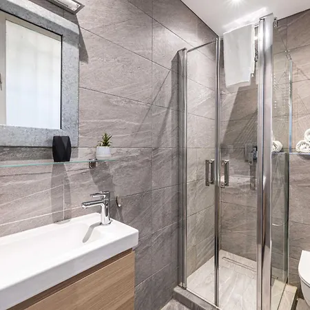 Magnificient 2 Bedroom Flat Sea View - - Centre Antibes