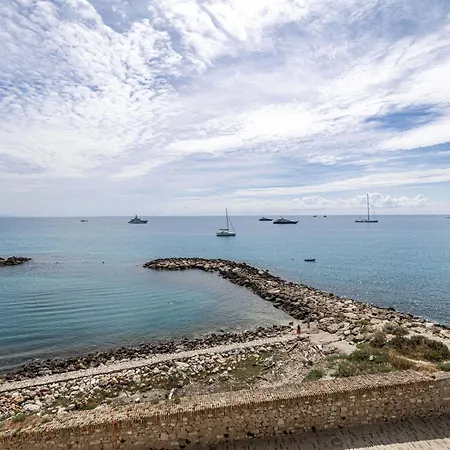 Apartmán Magnificient 2 Bedroom Flat Sea View - - Centre