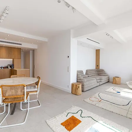 Magnificient 2 Bedroom Flat Sea View - - Centre Antibes