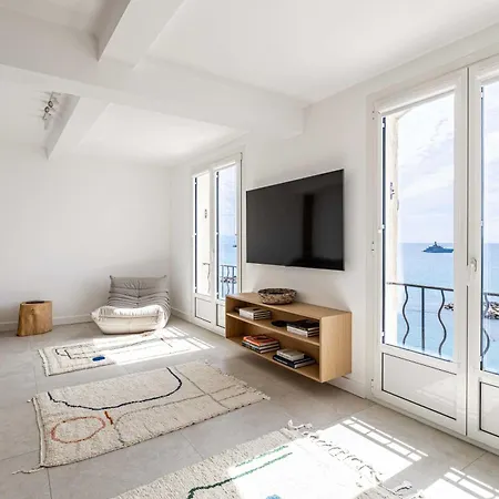 Daire Magnificient 2 Bedroom Flat Sea View - - Centre